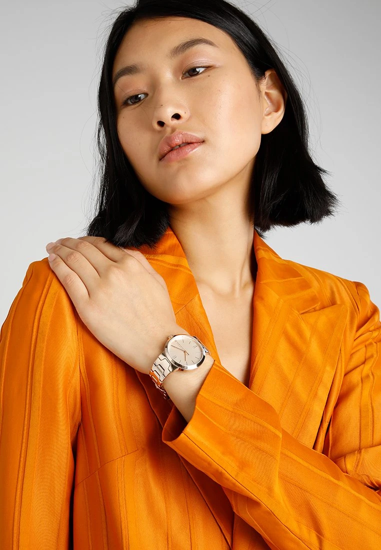 Tommy Hilfiger Avery Dressed Up - Klokke - Gold-Coloured 1 Tommy Hilfiger Avery Dressed Up - Klokke - Gold-Coloured